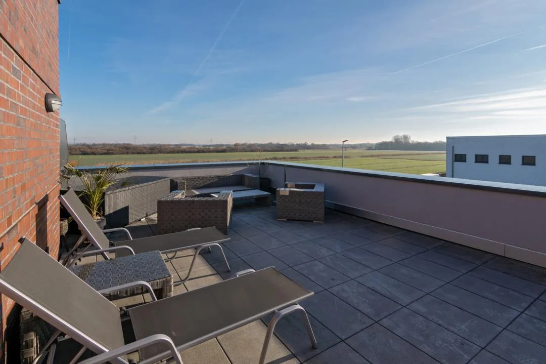Penthouse Deck 8