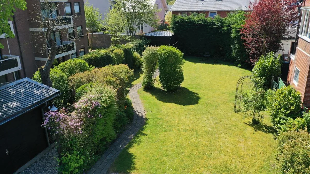 38 Weiße Villa am Schwanenteich EG links