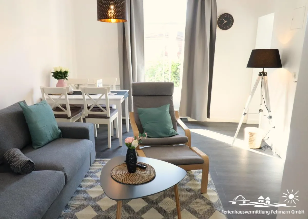38 Weiße Villa am Schwanenteich EG links