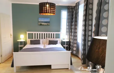 39 Weiße Villa am Schwanenteich EG rechts