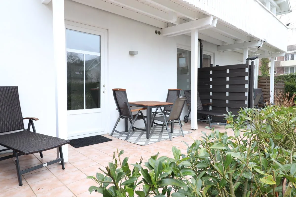 39 Weiße Villa am Schwanenteich EG rechts