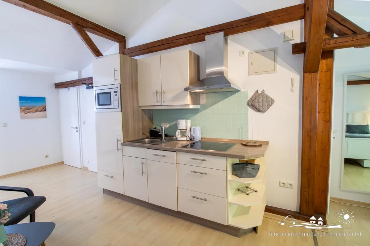 40 Weiße Villa am Schwanenteich OG links