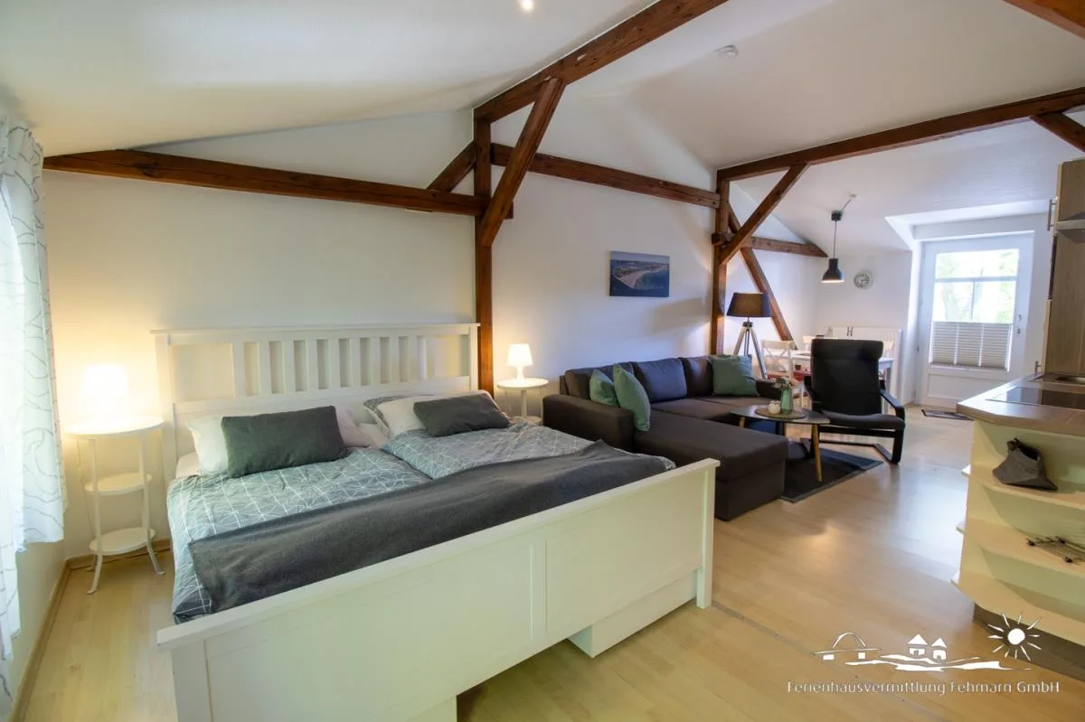 40 Weiße Villa am Schwanenteich OG links