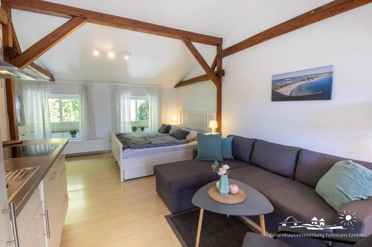 40 Weiße Villa am Schwanenteich OG links