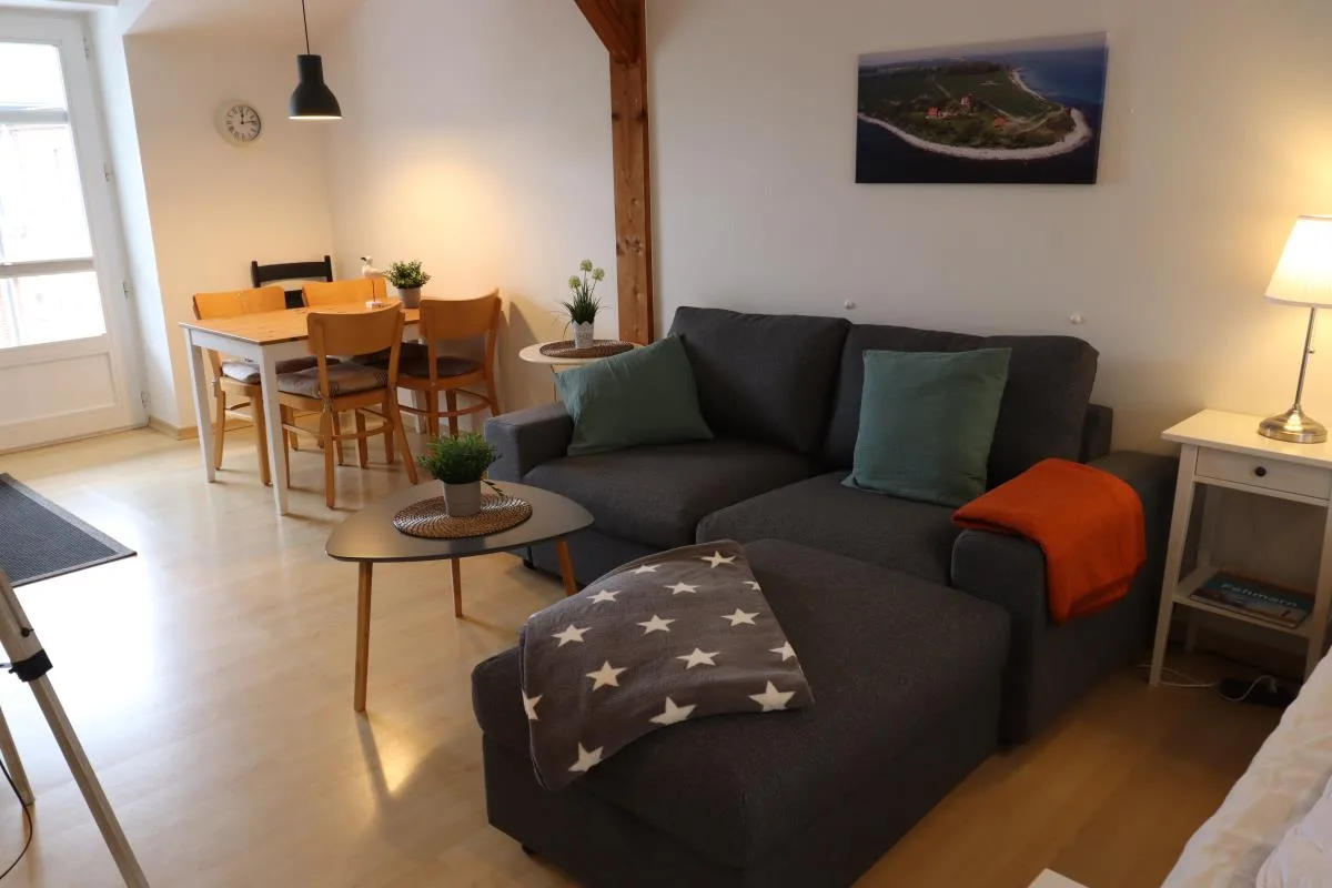 41 Weiße Villa am Schwanenteich OG rechts
