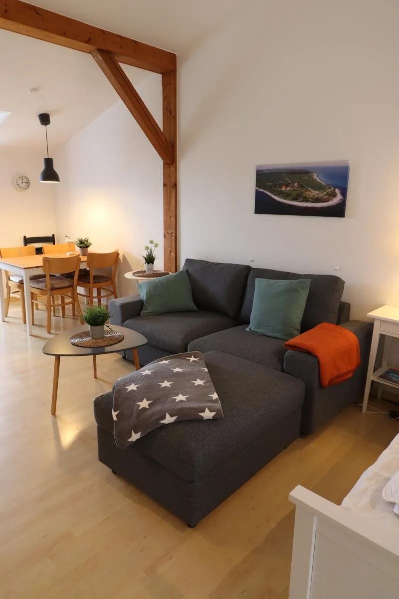 41 Weiße Villa am Schwanenteich OG rechts