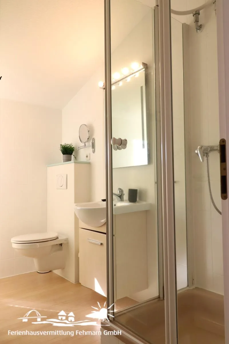 41 Weiße Villa am Schwanenteich OG rechts