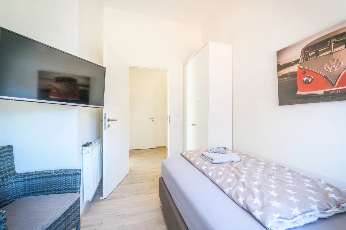 Villa Ariana FW Viola
