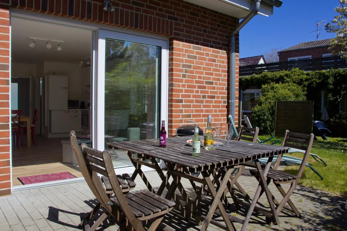 Inselblume 27 - Modernes Ferienhaus mit Garten in Burg