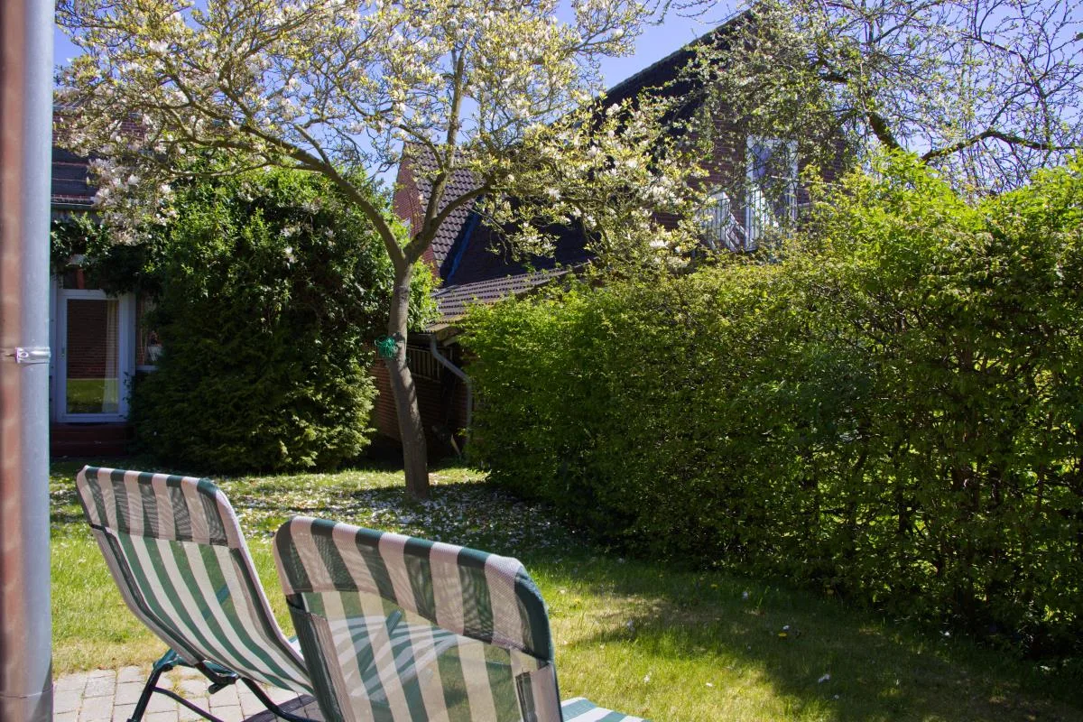 Inselblume 27 - Modernes Ferienhaus mit Garten in Burg