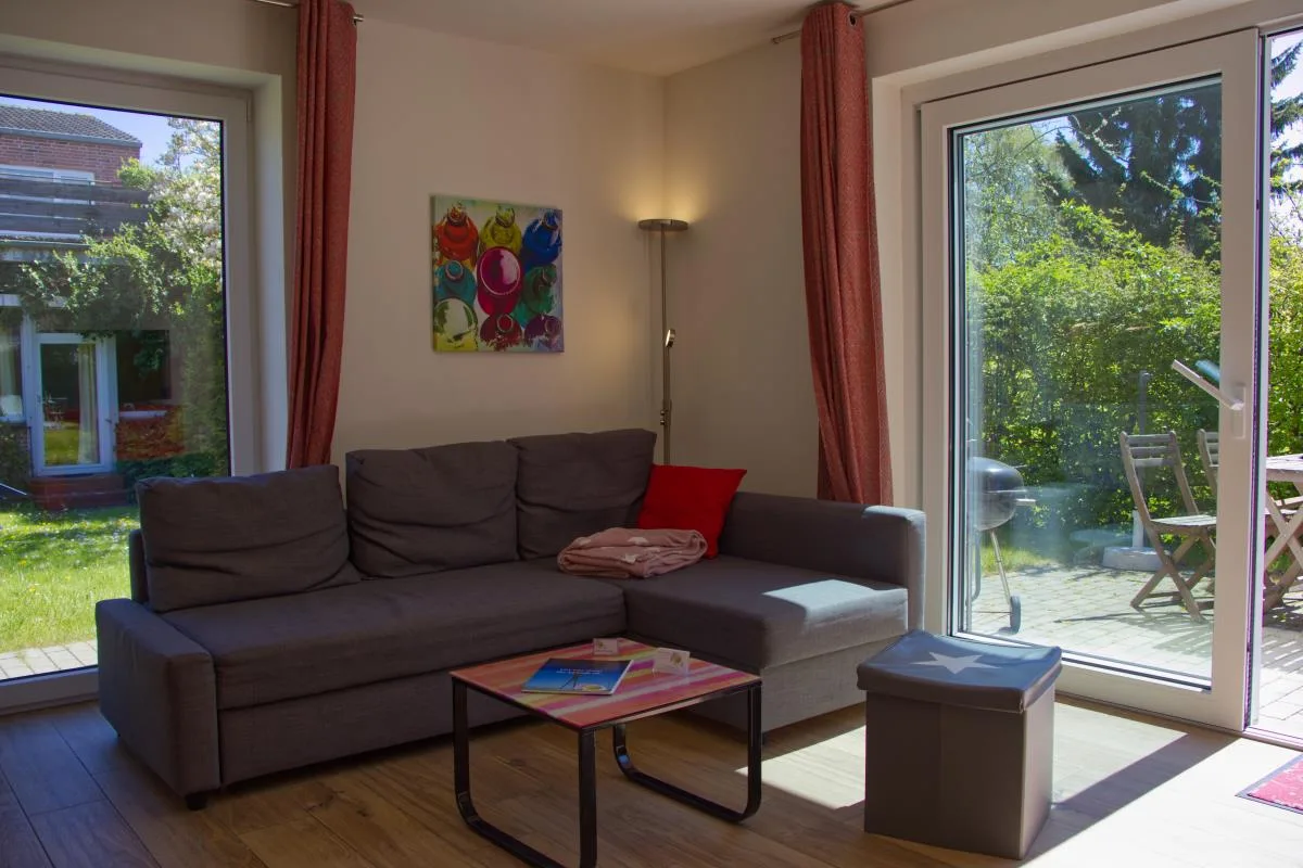 Inselblume 27 - Modernes Ferienhaus mit Garten in Burg