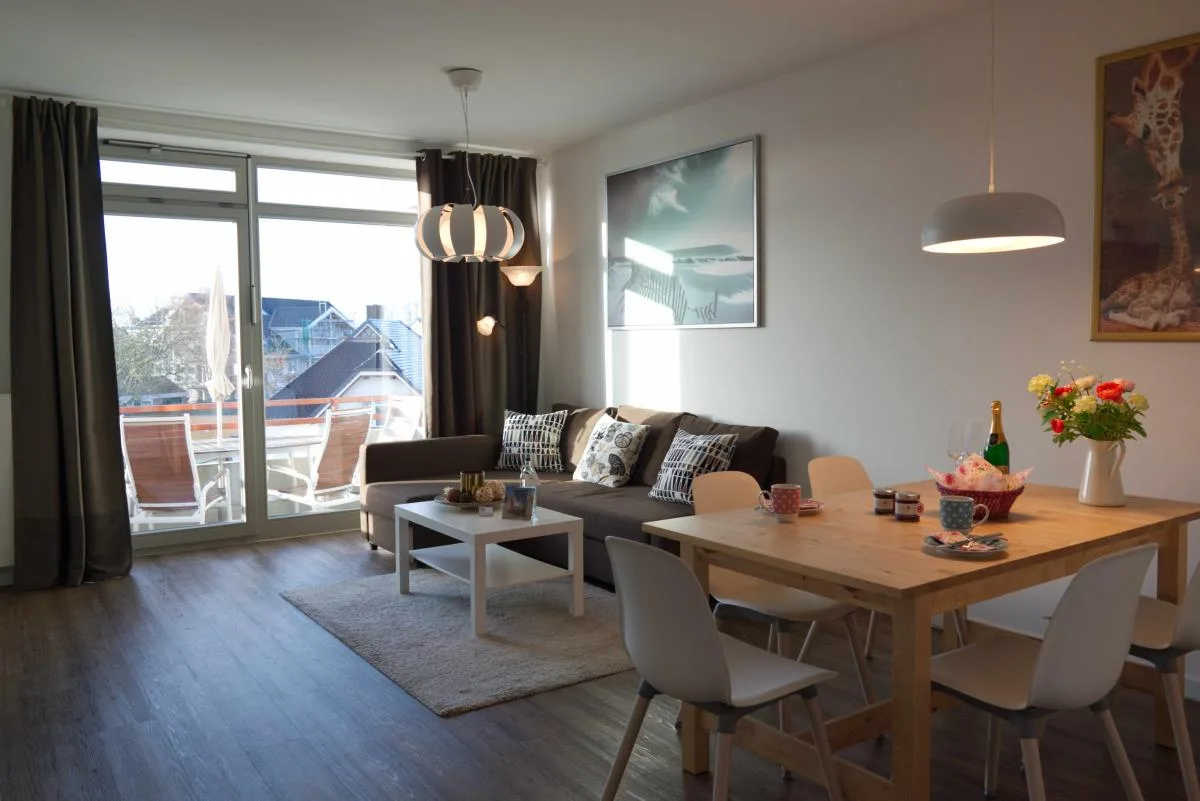 Inselblume 46 - Ferienwohnung in Burg mit Balkon und viel Licht
