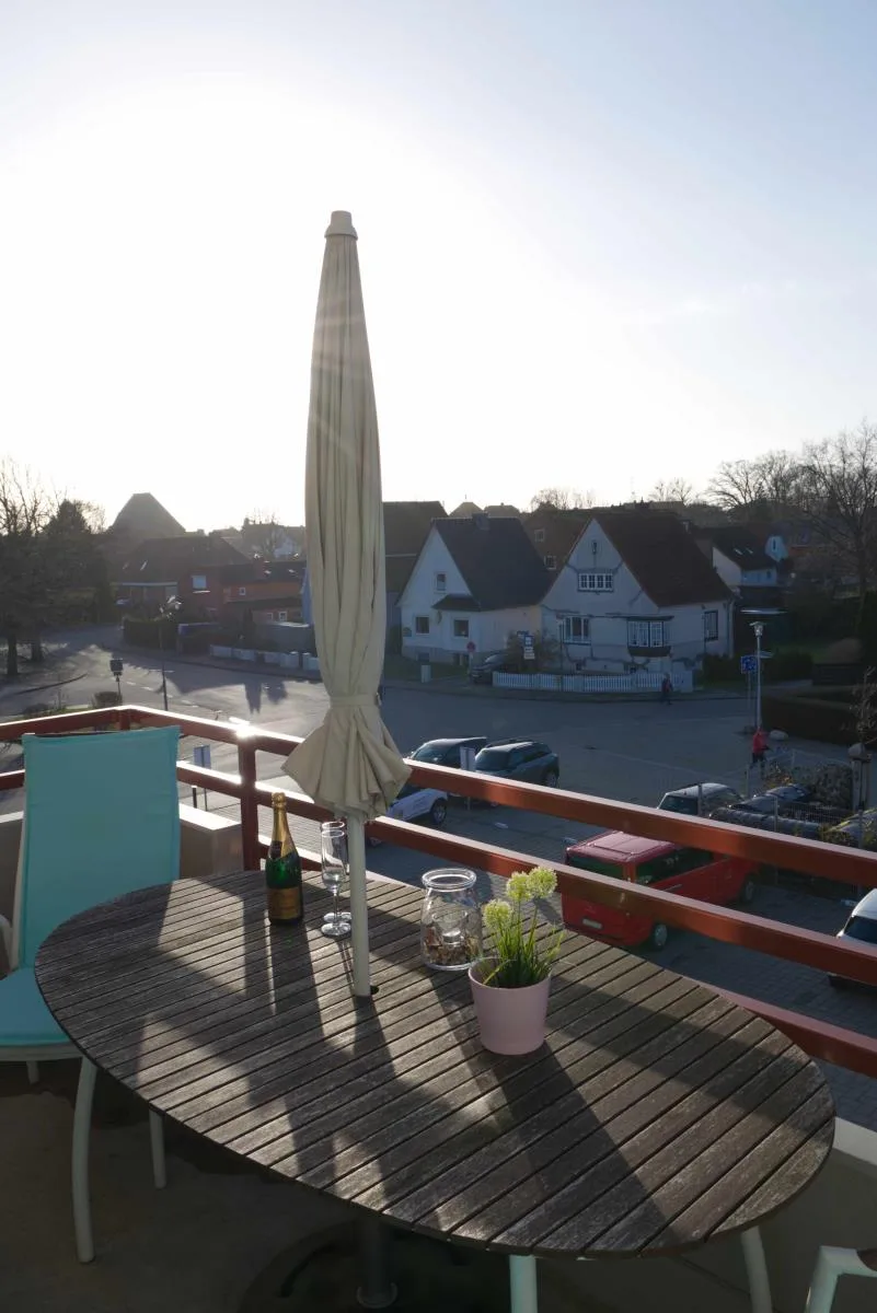 Inselblume 46 - Ferienwohnung in Burg mit Balkon und viel Licht