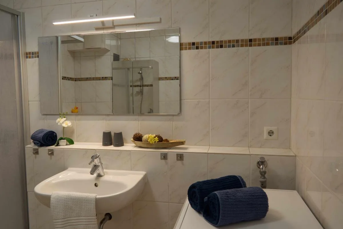 Inselblume 64 - Ruhige Ferienwohnung in Hafennähe mit Garten