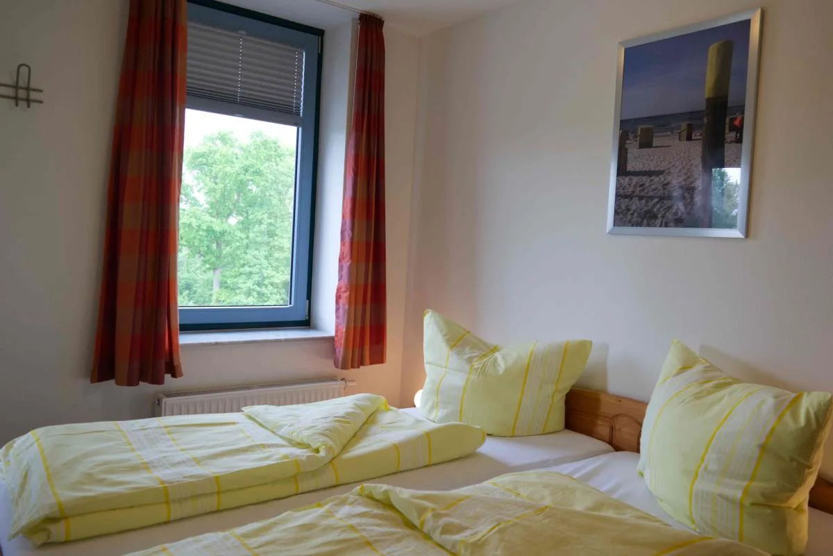 Inselblume 02 - Maritime Ferienwohnung, Blick zum Yachthafen