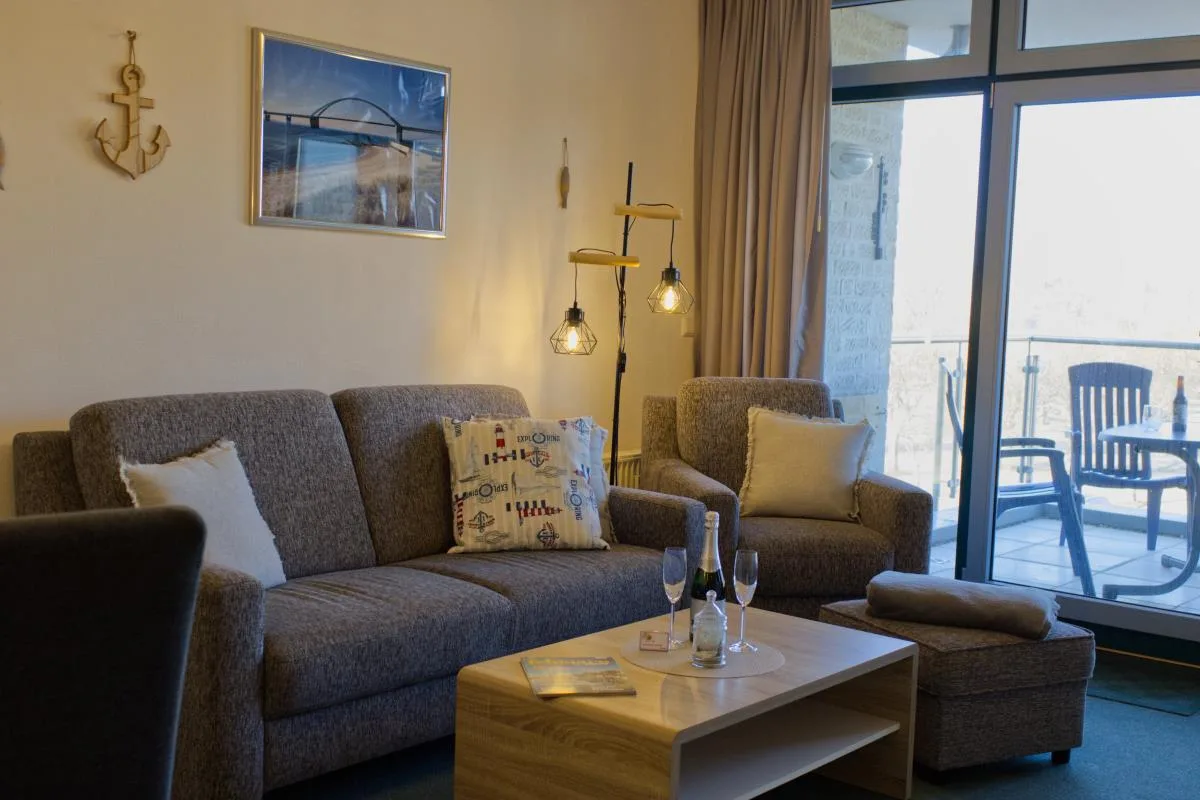 Inselblume 02 - Maritime Ferienwohnung, Blick zum Yachthafen
