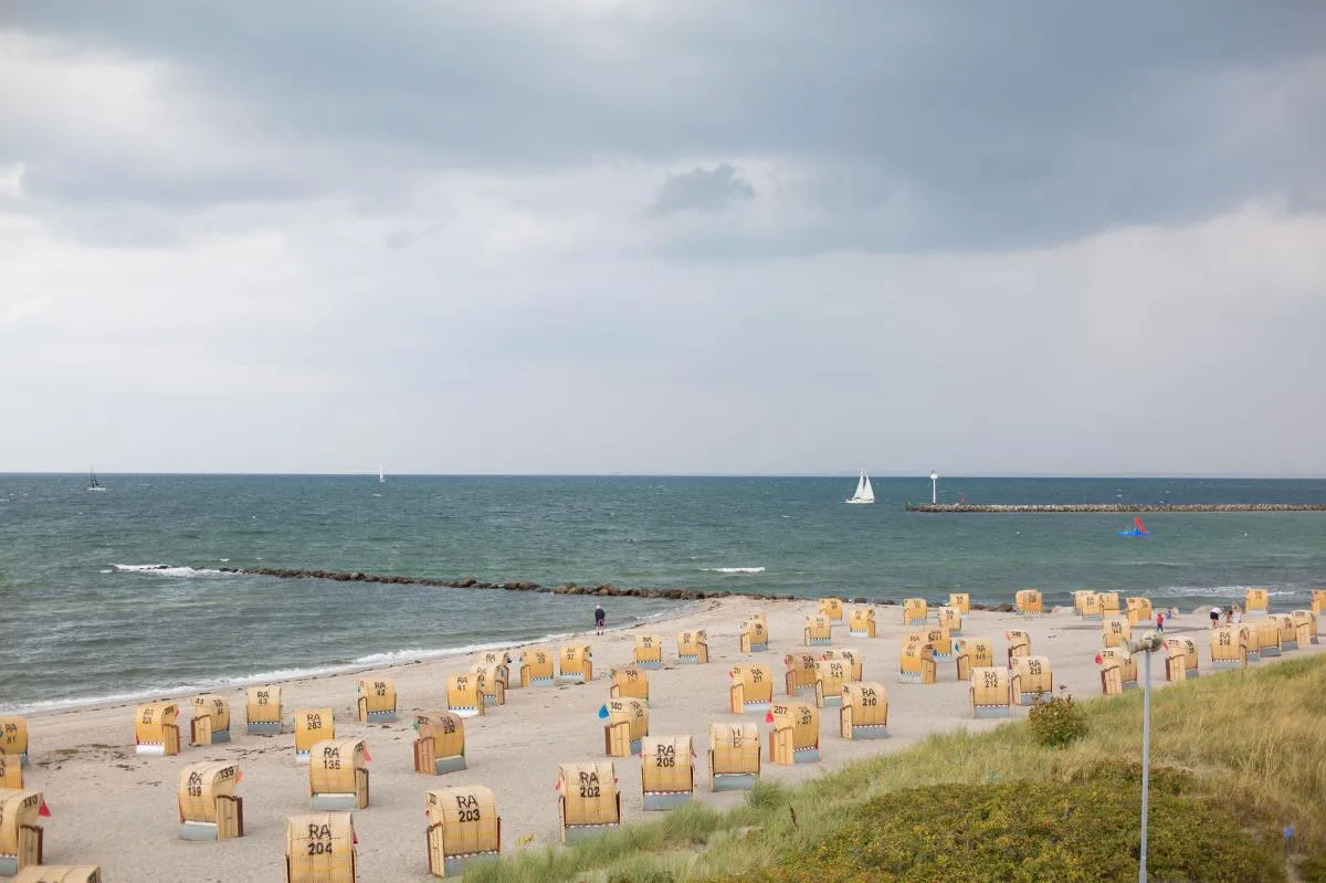 Inselblume 16 - Ferienwohnung mit Meerblick in der Strandburg B2.6