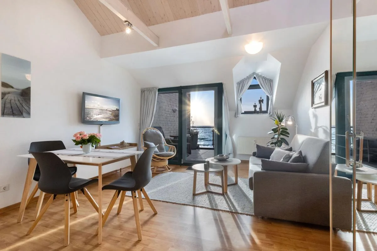 Inselblume 18 - Ferienwohnung mit Meerblick & Galerie in der Strandburg B3.4