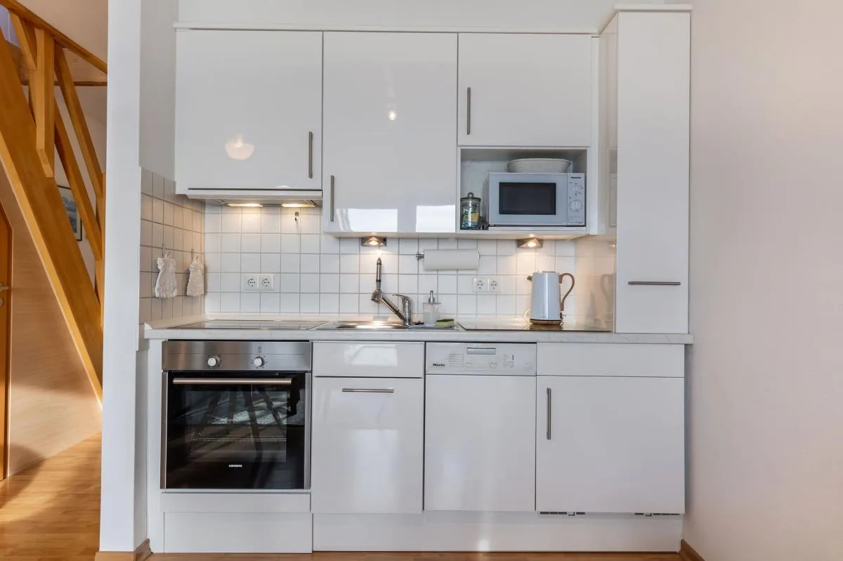 Inselblume 18 - Ferienwohnung mit Meerblick & Galerie in der Strandburg B3.4