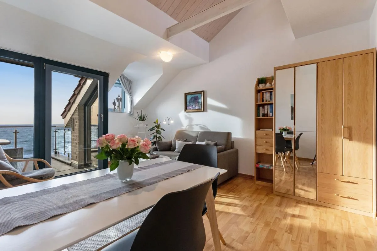 Inselblume 18 - Ferienwohnung mit Meerblick & Galerie in der Strandburg B3.4