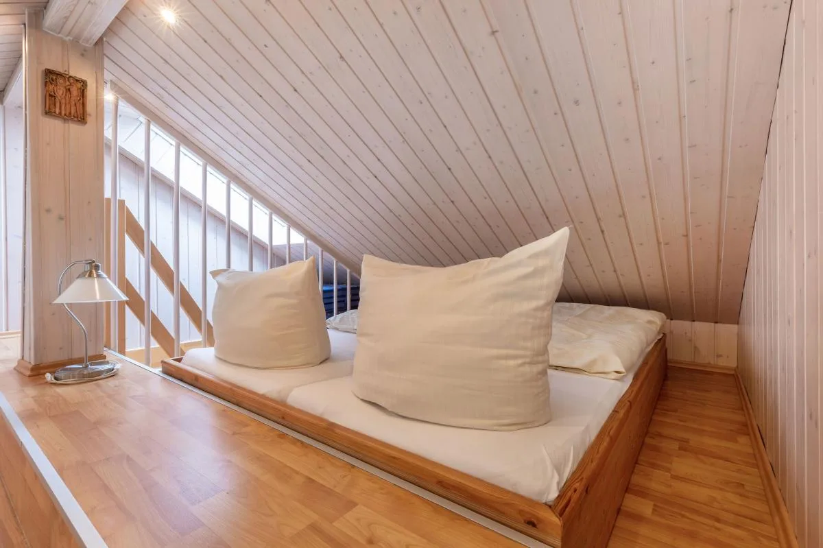 Inselblume 18 - Ferienwohnung mit Meerblick & Galerie in der Strandburg B3.4