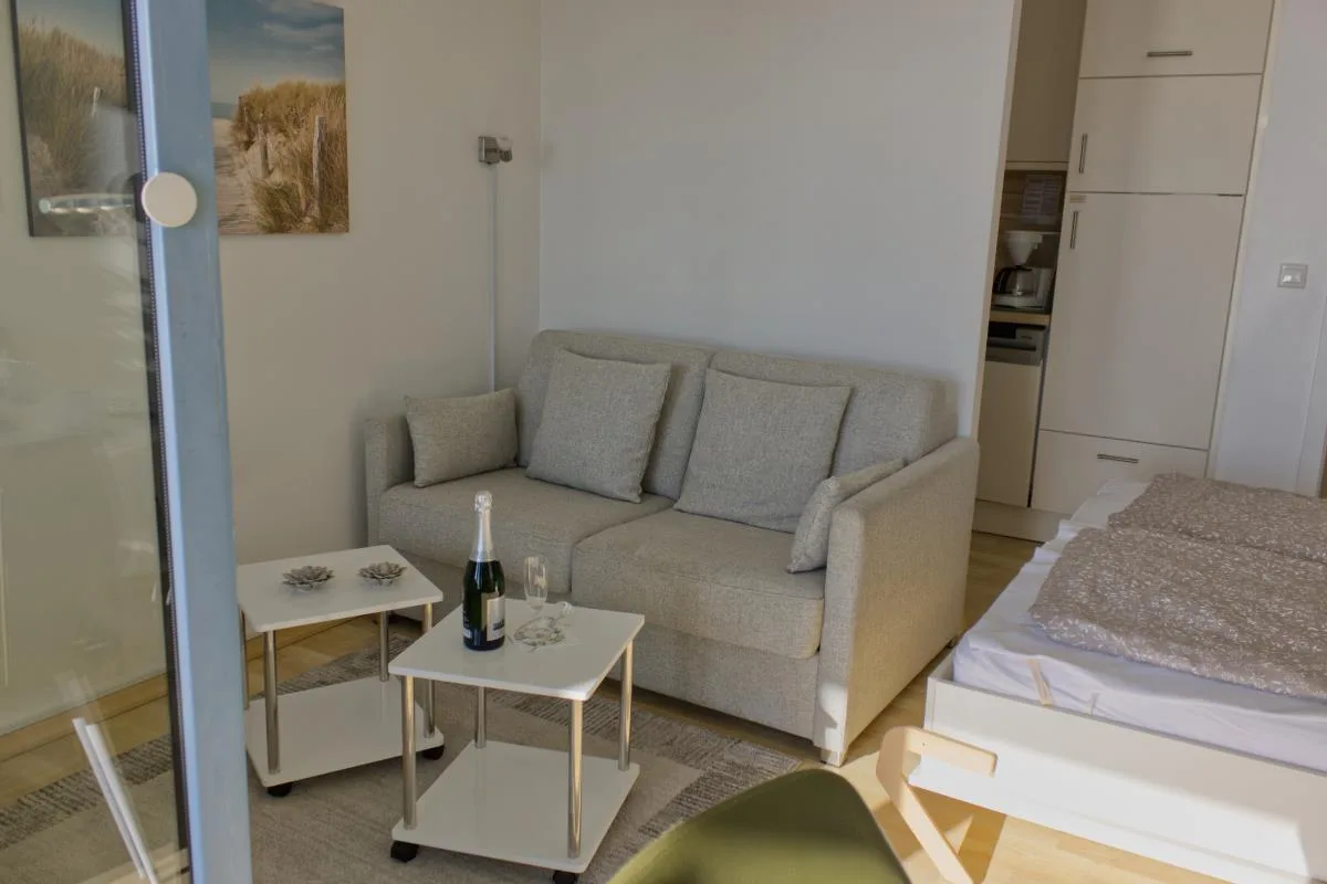 Inselblume 17 - Ferienwohnung mit Meerblick in der Strandburg B2.5