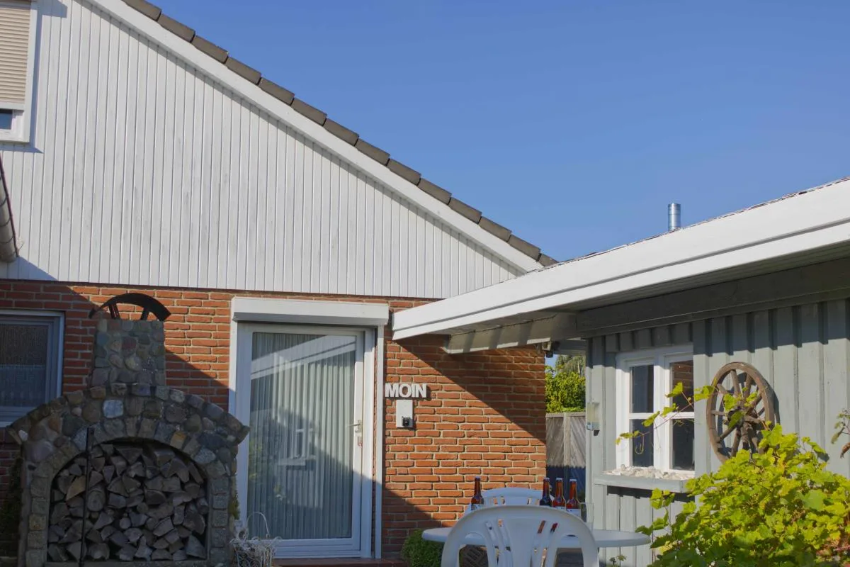 Inselblume 38 - Zentrale Ferienwohnung in Burg mit Garten