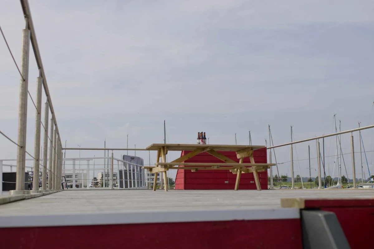 Inselblume 86 - Luxus-Hausboot am Yachthafen Burgstaaken