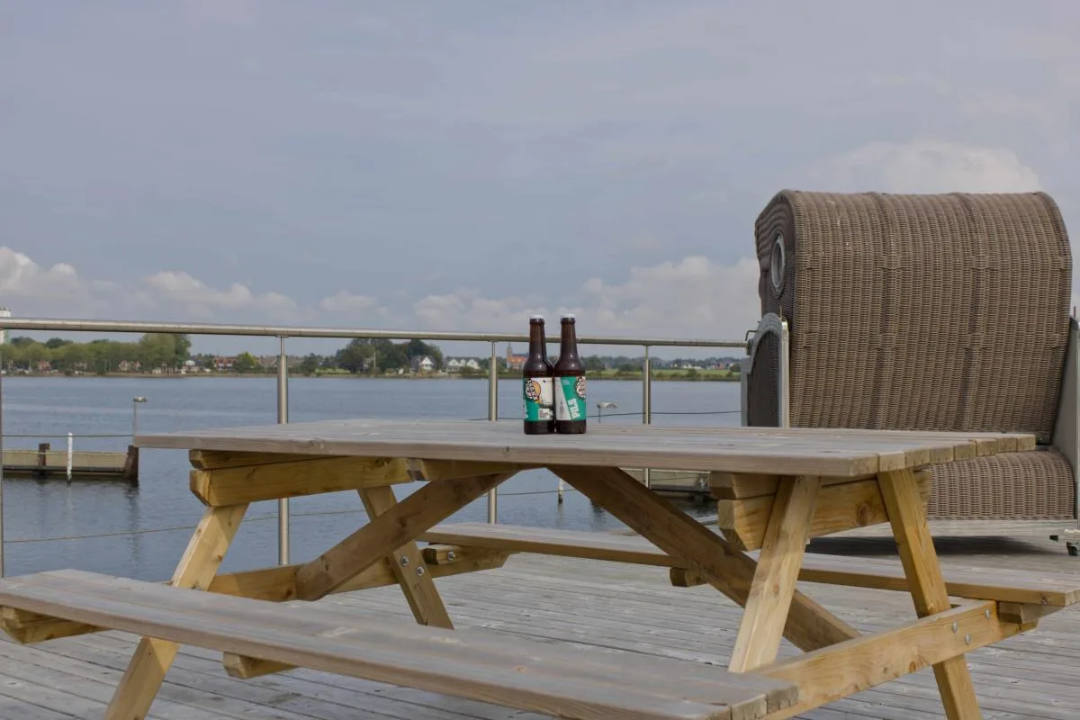 Inselblume 86 - Luxus-Hausboot am Yachthafen Burgstaaken