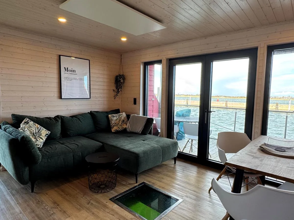 Inselblume 86 - Luxus-Hausboot am Yachthafen Burgstaaken