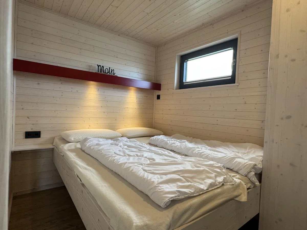 Inselblume 86 - Luxus-Hausboot am Yachthafen Burgstaaken