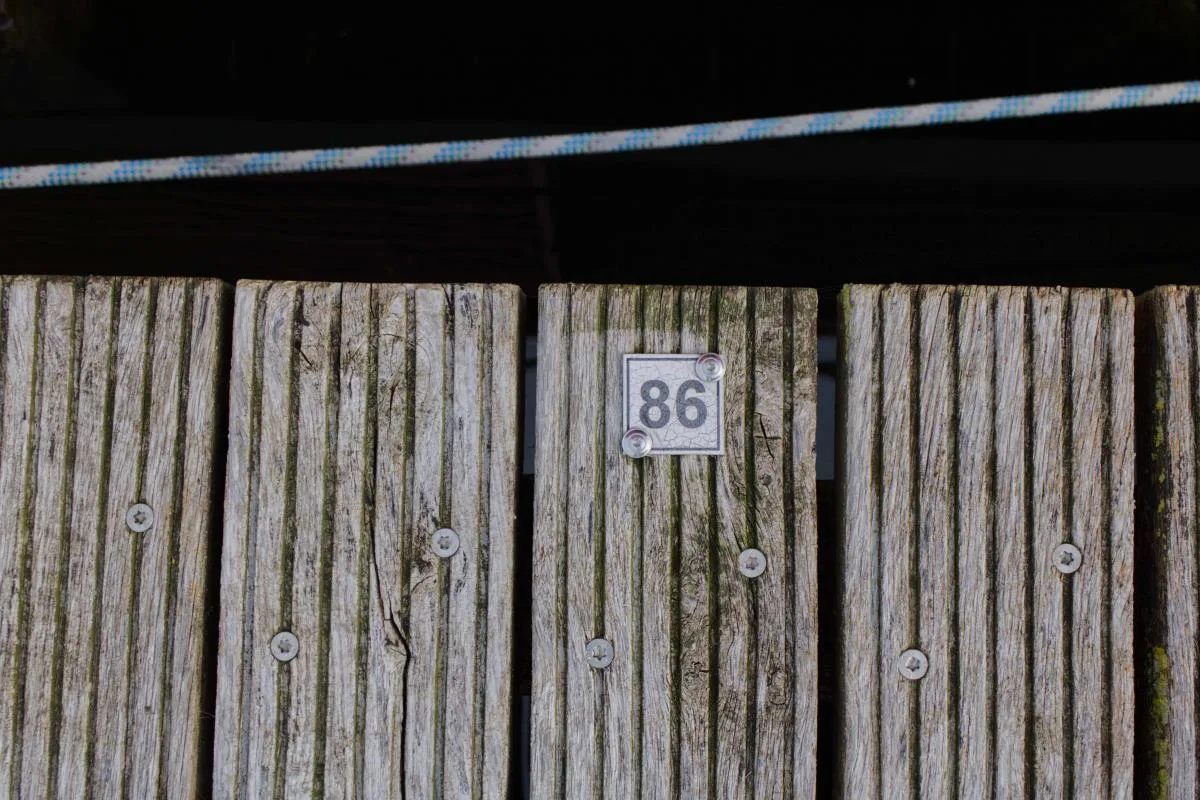 Inselblume 86 - Luxus-Hausboot am Yachthafen Burgstaaken