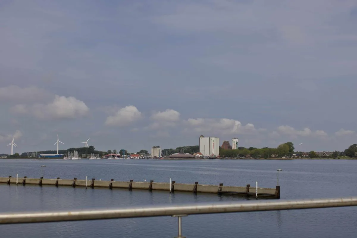 Inselblume 86 - Luxus-Hausboot am Yachthafen Burgstaaken