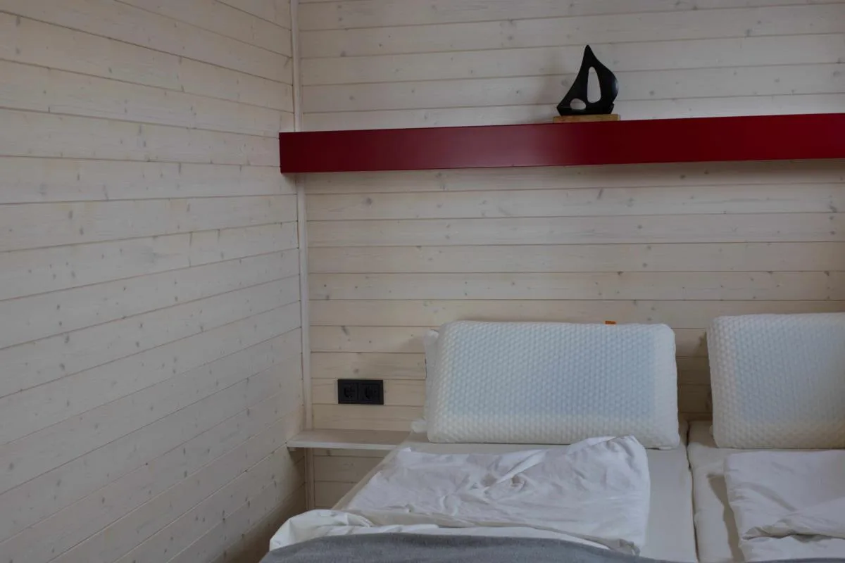 Inselblume 86 - Luxus-Hausboot am Yachthafen Burgstaaken