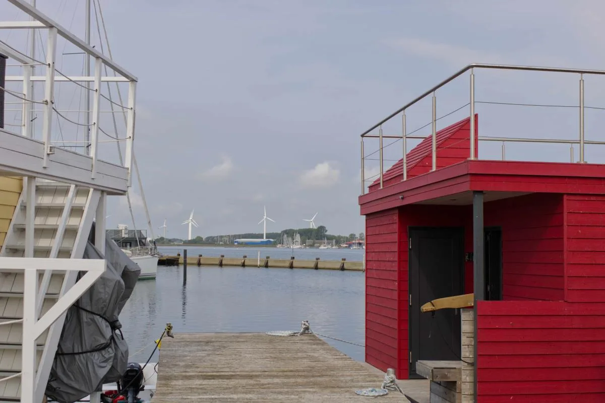 Inselblume 86 - Luxus-Hausboot am Yachthafen Burgstaaken
