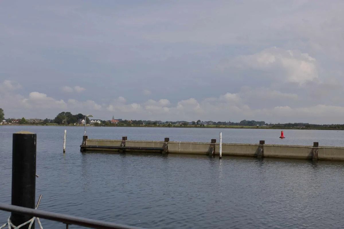 Inselblume 86 - Luxus-Hausboot am Yachthafen Burgstaaken