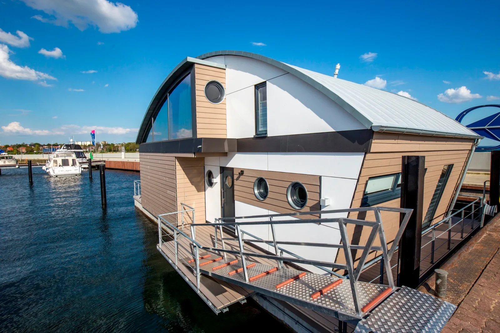 KYST 54°10 Floating Home 2