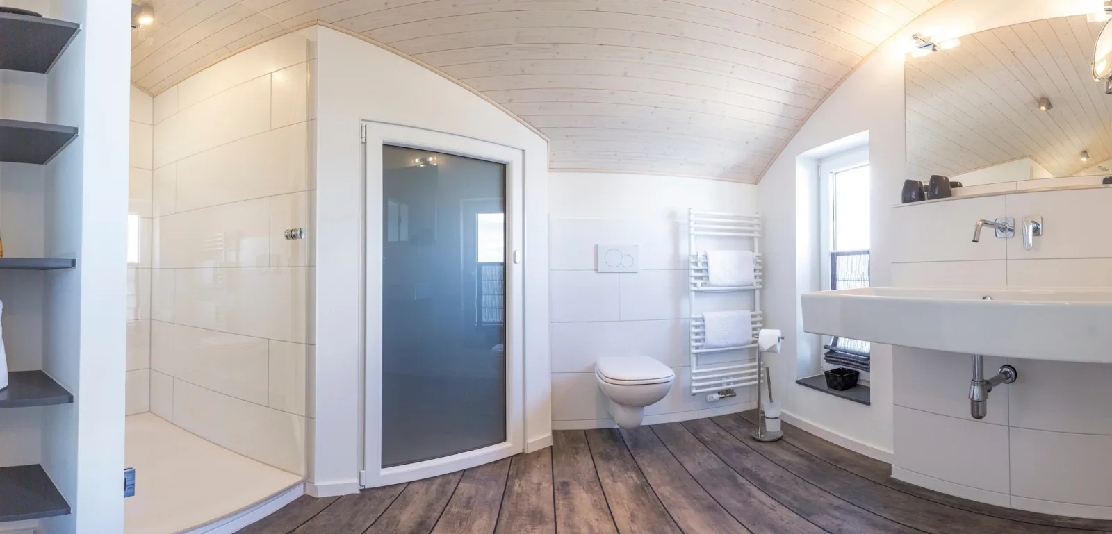 KYST 54°10 Floating Home 2