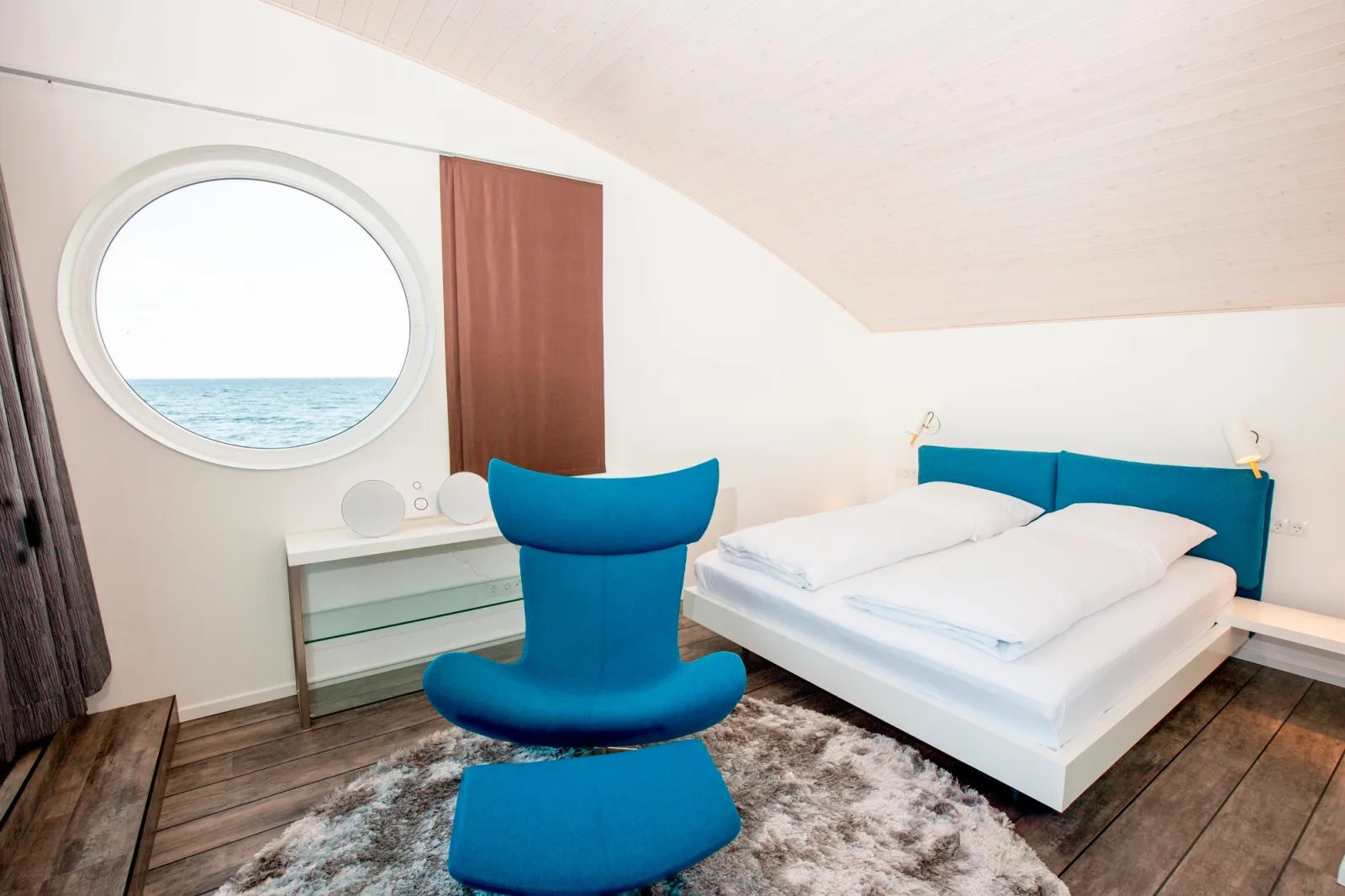 KYST 54°10 Floating Home 2