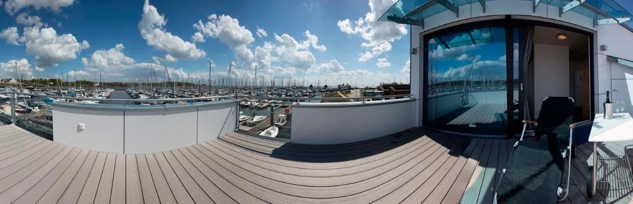 KYST 54°10 Floating Home 1