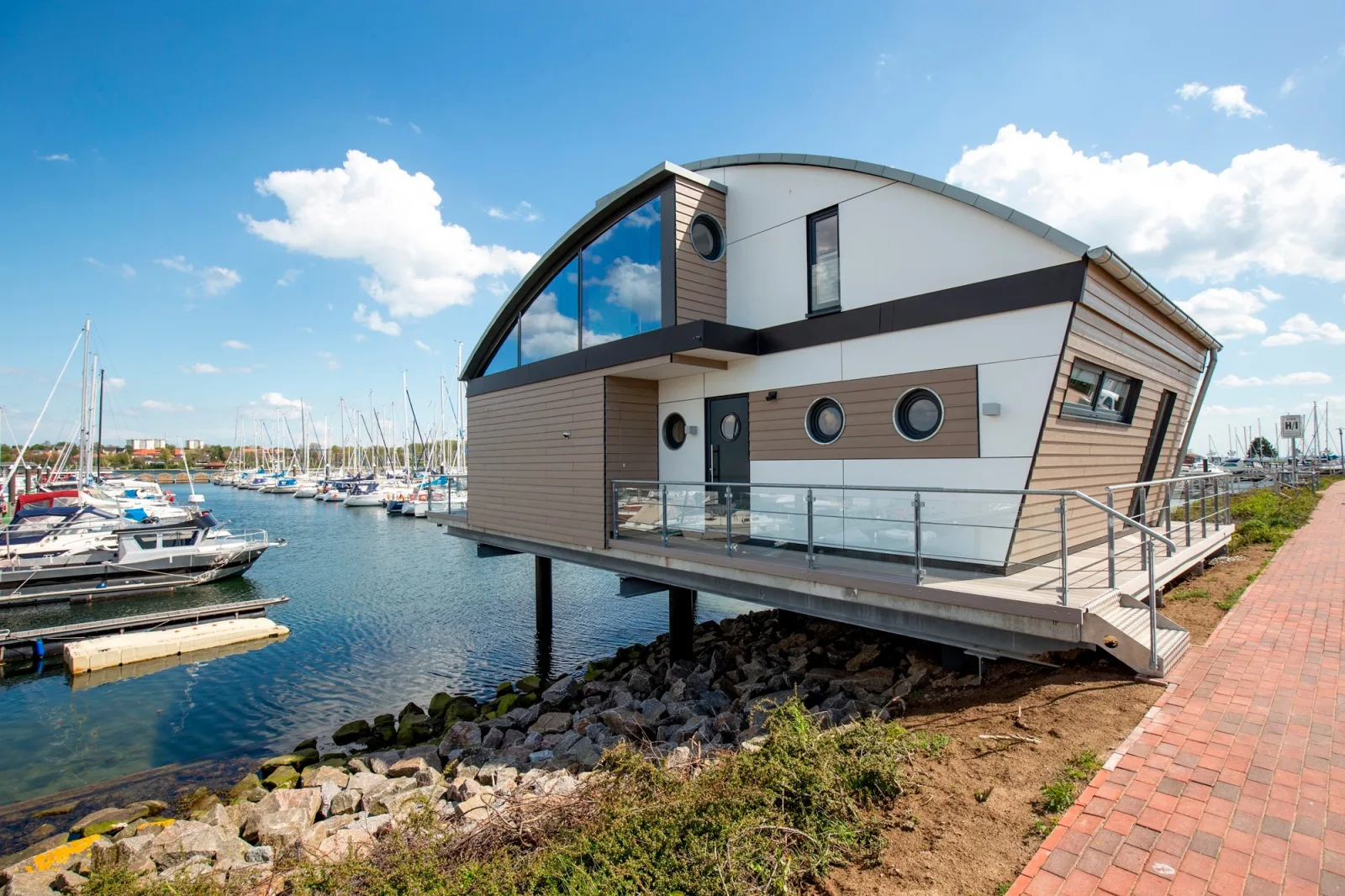 KYST 54°10 Floating Home 1