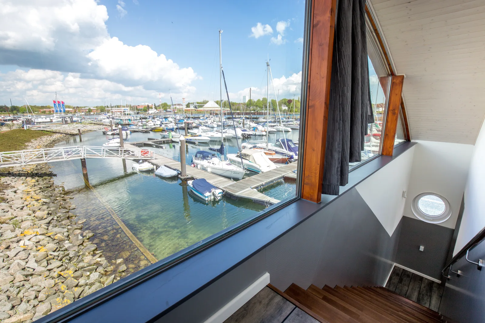 KYST 54°10 Floating Home 1