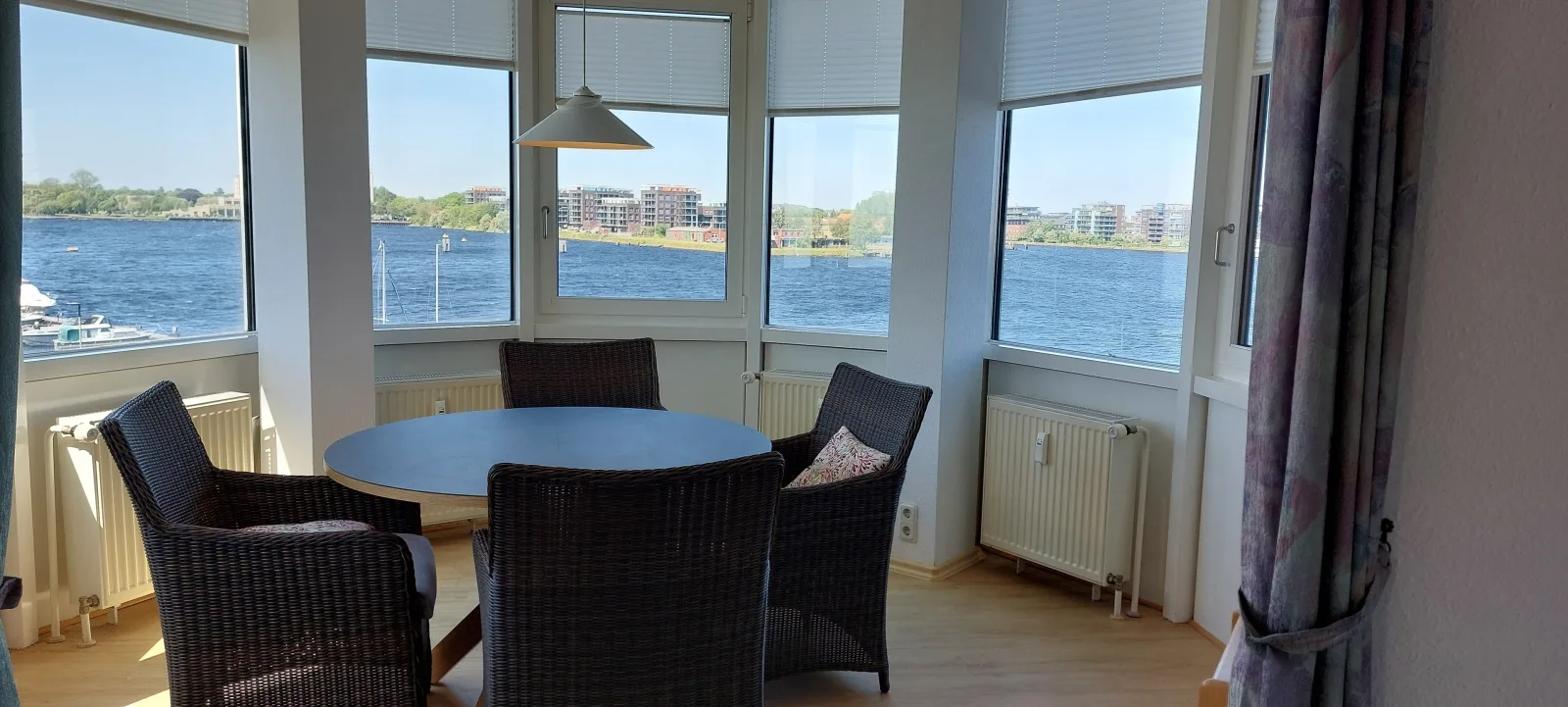 Exklusive Ferienwohnung am Südstrand mit Wintergarten, Balkon & Meerblick | Wohnung 22