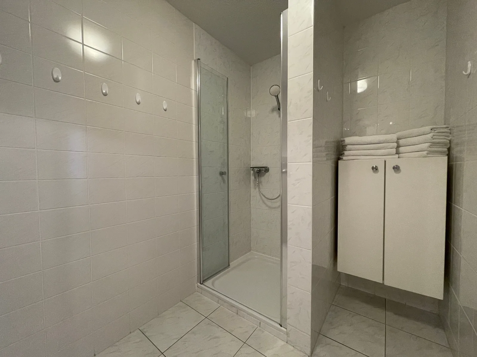 Exklusive Ferienwohnung am Südstrand mit Wintergarten, Balkon & Meerblick | Wohnung 22