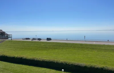 Gemütliche Ferienwohnung mit Wintergarten & Meerblick am Südstrand | Wohnung 123
