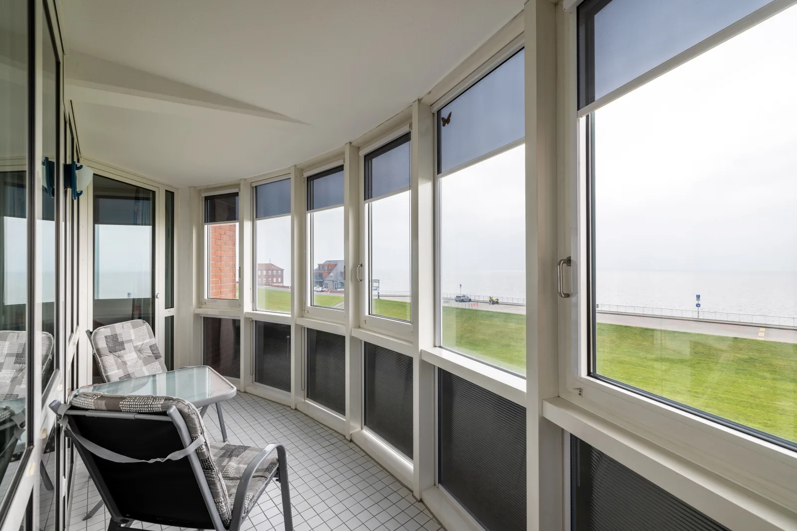 Gemütliche Ferienwohnung mit Wintergarten & Meerblick am Südstrand | Wohnung 123