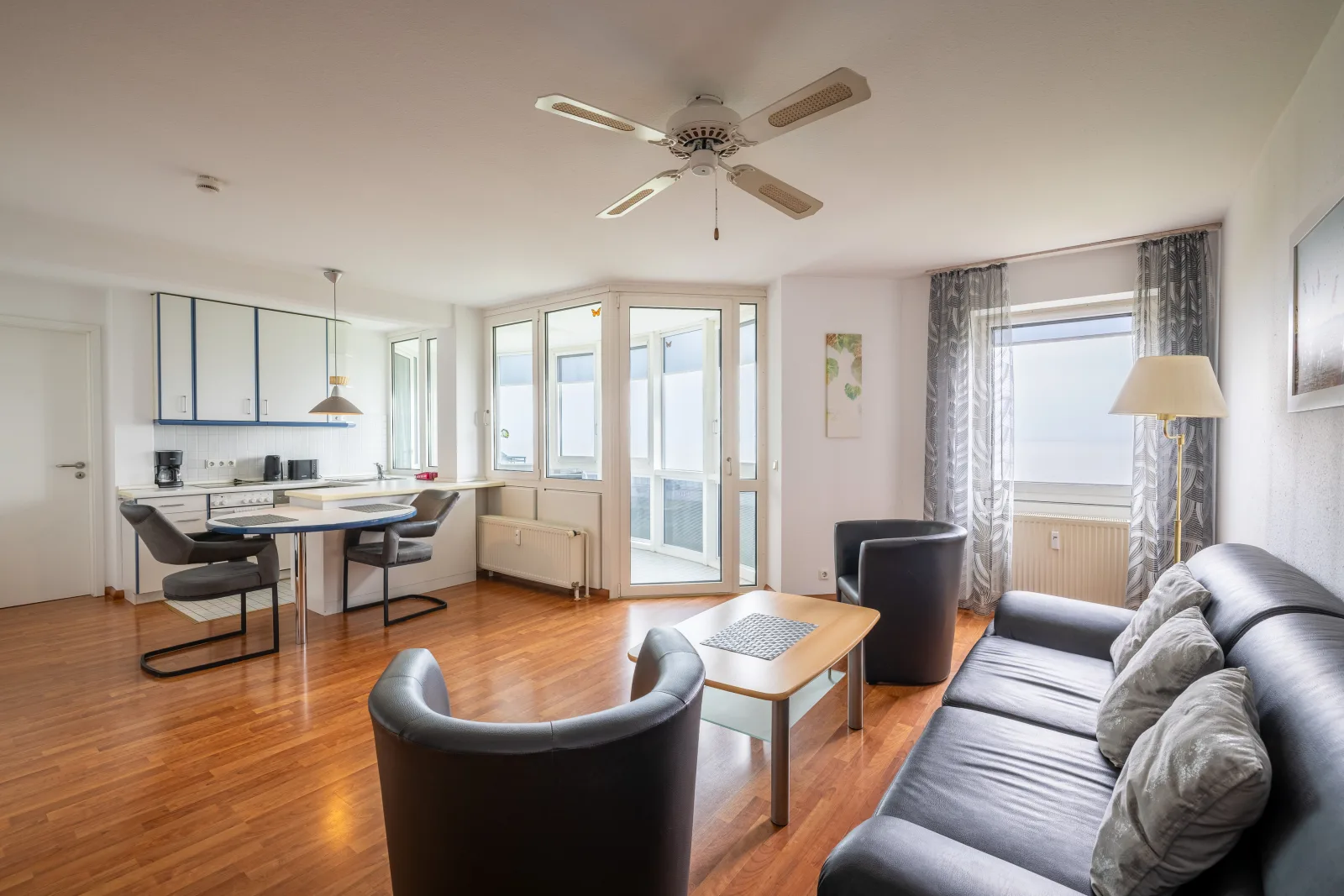 Gemütliche Ferienwohnung mit Wintergarten & Meerblick am Südstrand | Wohnung 123