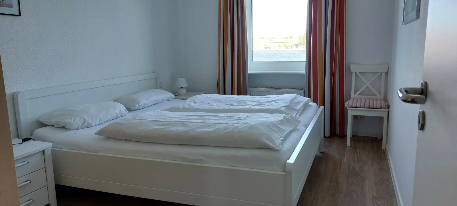 Exklusive Ferienwohnung am Südstrand mit Wintergarten & Hafenblick | Wohnung 113