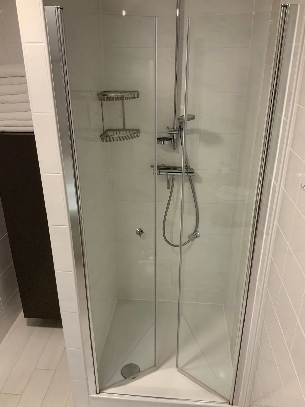 Exklusive Ferienwohnung am Südstrand mit Wintergarten & Hafenblick | Wohnung 113