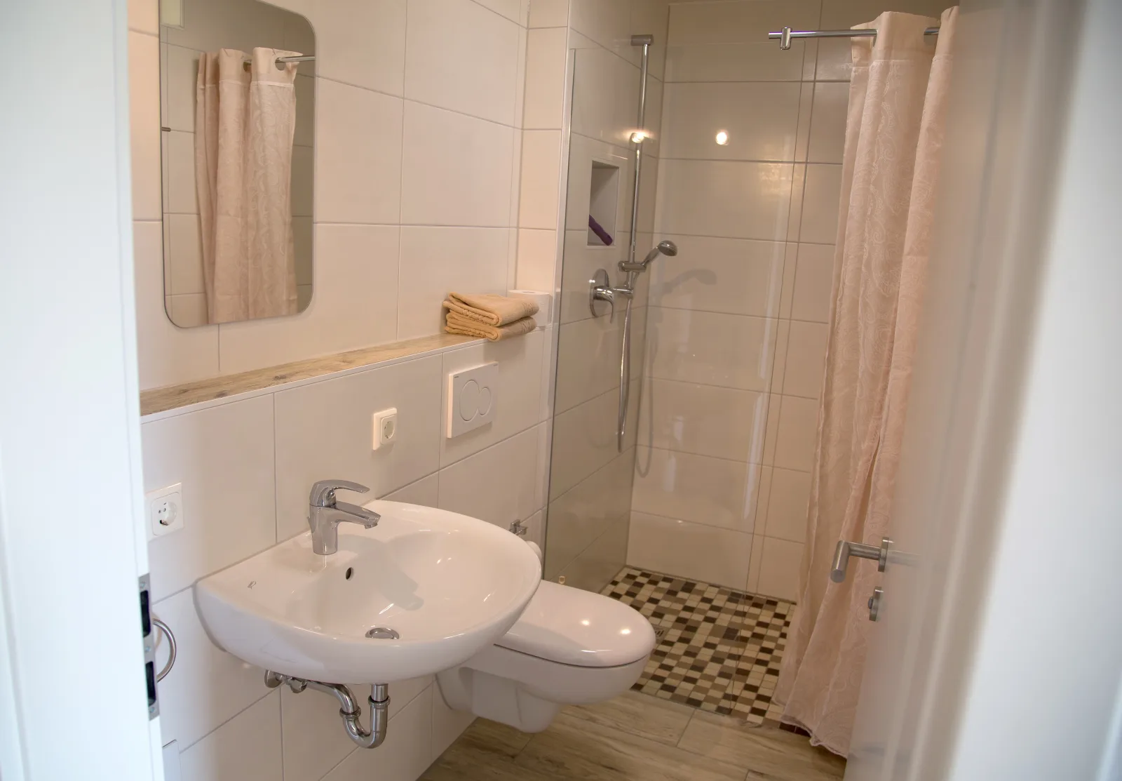Gasthaus zum Lamm, Garni, Fewo 4 * bis 2 Personen